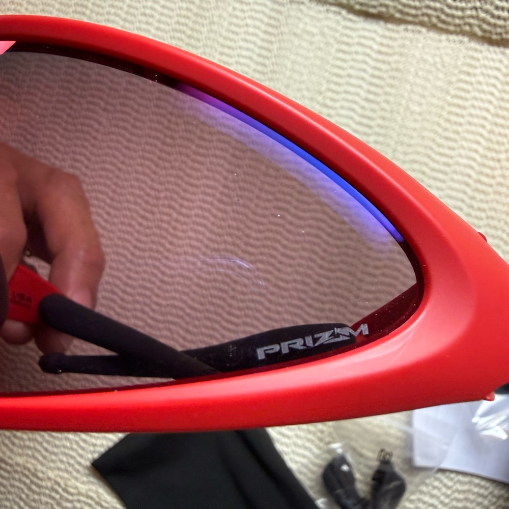 Oakley Men’s
009490 -0440 115 2N ELLIPSE Red and Black Sunglasses Set - Picture 4 of 16